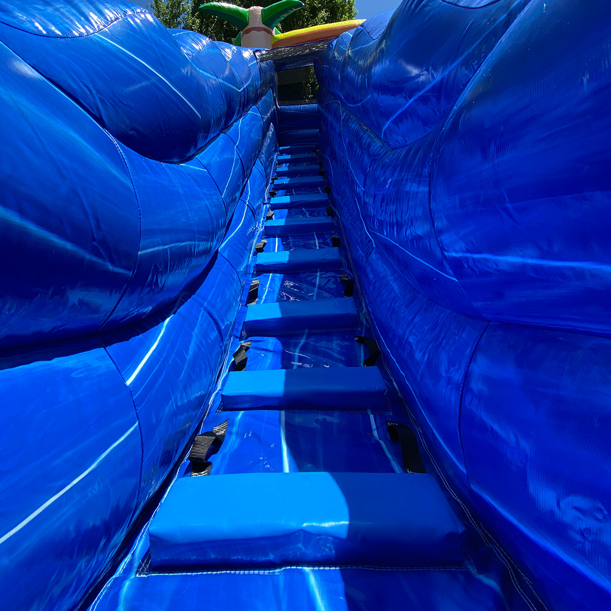 Arriendo juego inflable gigante tobogan Mega Ola 2 Arriendo juego inflable gigante tobogan Mega Ola 2