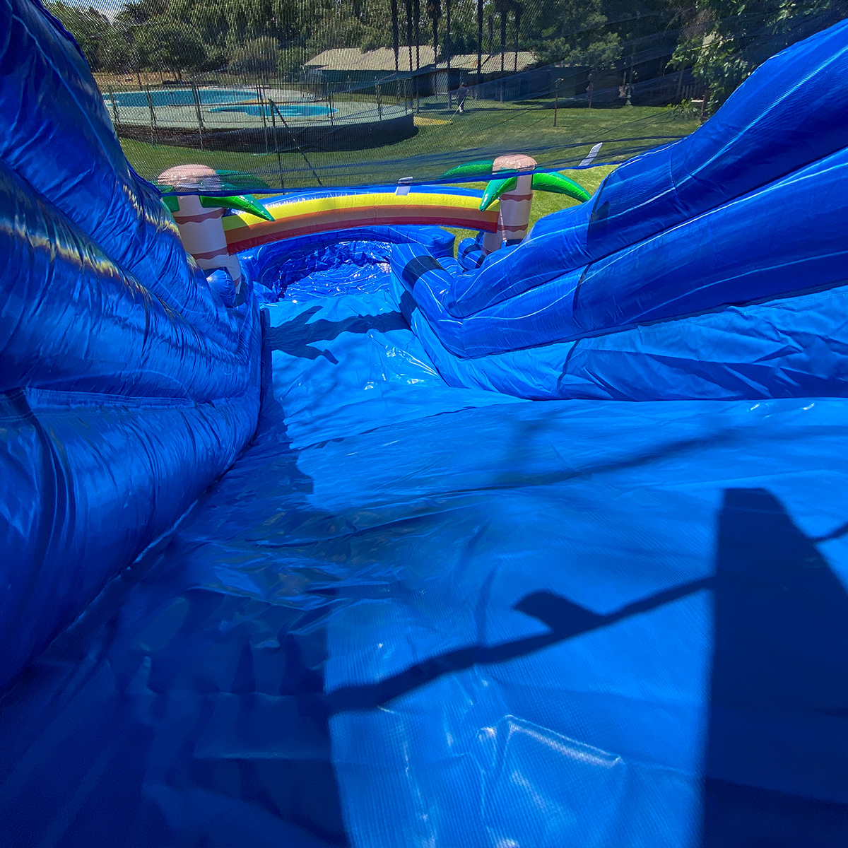 Arriendo juego inflable gigante tobogan Mega Ola Arriendo juego inflable gigante tobogan Mega Ola