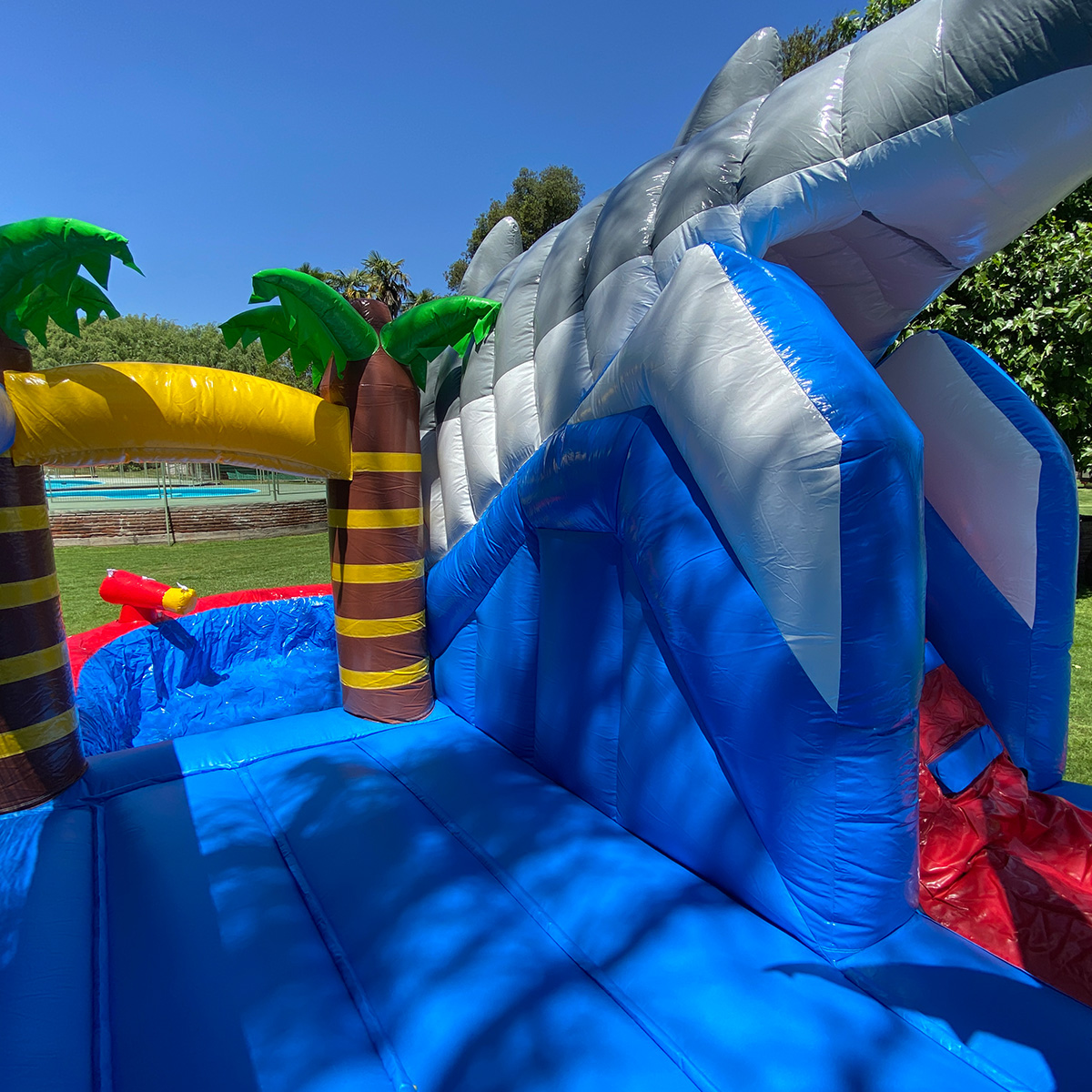 Arriendo juego inflable tobogan Isla Tiburon 3 Arriendo juego inflable tobogan Isla Tiburon 3
