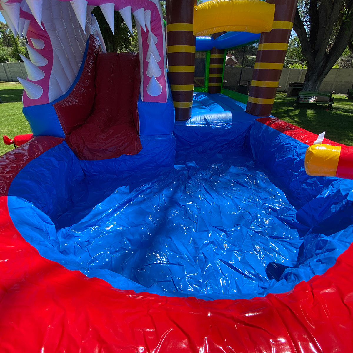Arriendo juego inflable tobogan Isla Tiburon 4 Arriendo juego inflable tobogan Isla Tiburon 4