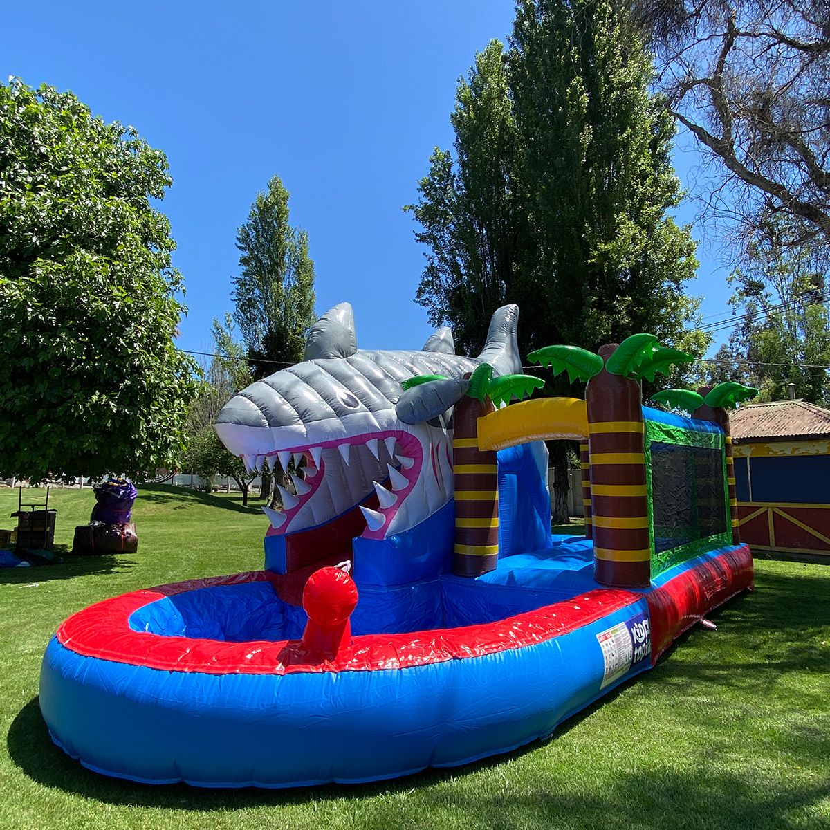 Arriendo juego inflable tobogan Isla Tiburon 6 Arriendo juego inflable tobogan Isla Tiburon 6
