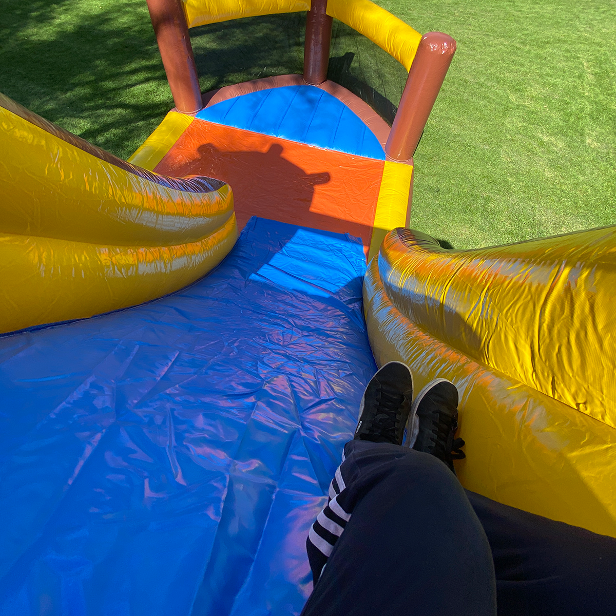 Arriendo juego inflable de pirata aventura tobogan y piscina Arriendo juego inflable de pirata aventura tobogan y piscina