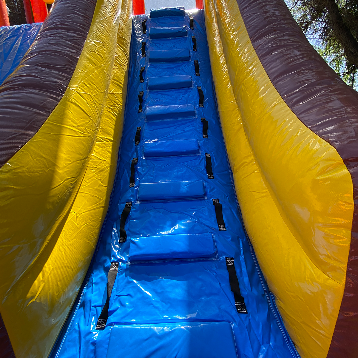 Arriendo juego inflable de pirata aventura tobogan y piscina Arriendo juego inflable de pirata aventura tobogan y piscina