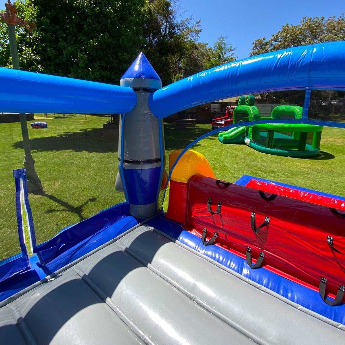 arriendo juego inflable cohete espacial para niños 2 arriendo juego inflable cohete espacial para niños 2