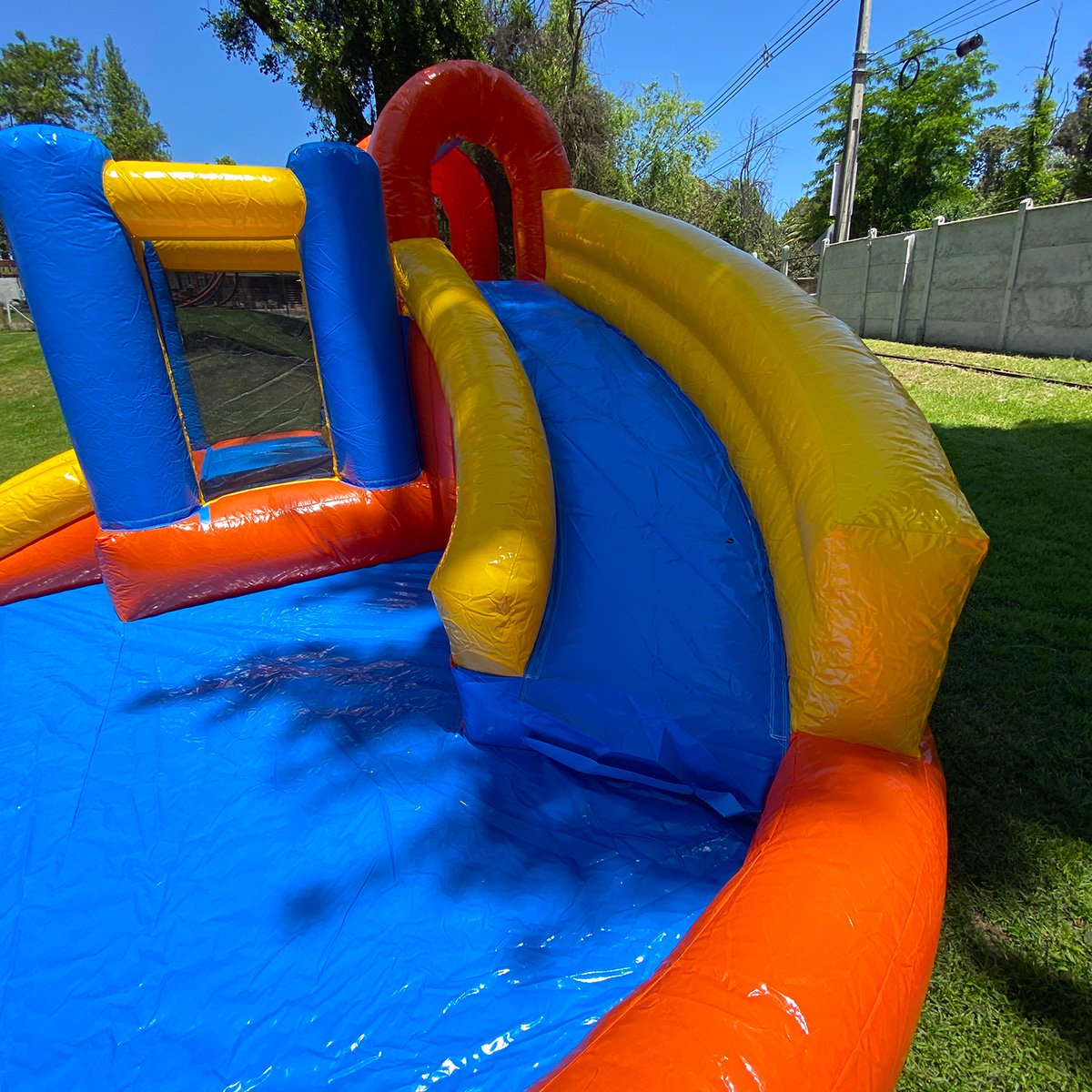 arriendo juego inflable con piscina colorido para niños 2 arriendo juego inflable con piscina colorido para niños 2