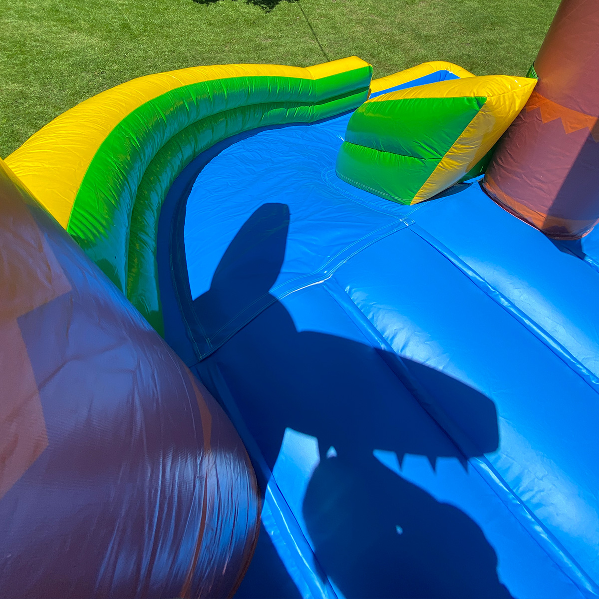 arriendo juego inflable grande tobogan Mr kong king 3 arriendo juego inflable grande tobogan Mr kong king 3