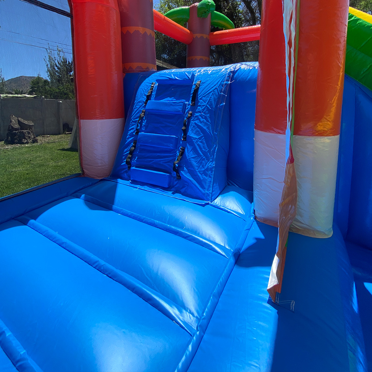 arriendo juego inflable grande tobogan Mr kong king 4 arriendo juego inflable grande tobogan Mr kong king 4