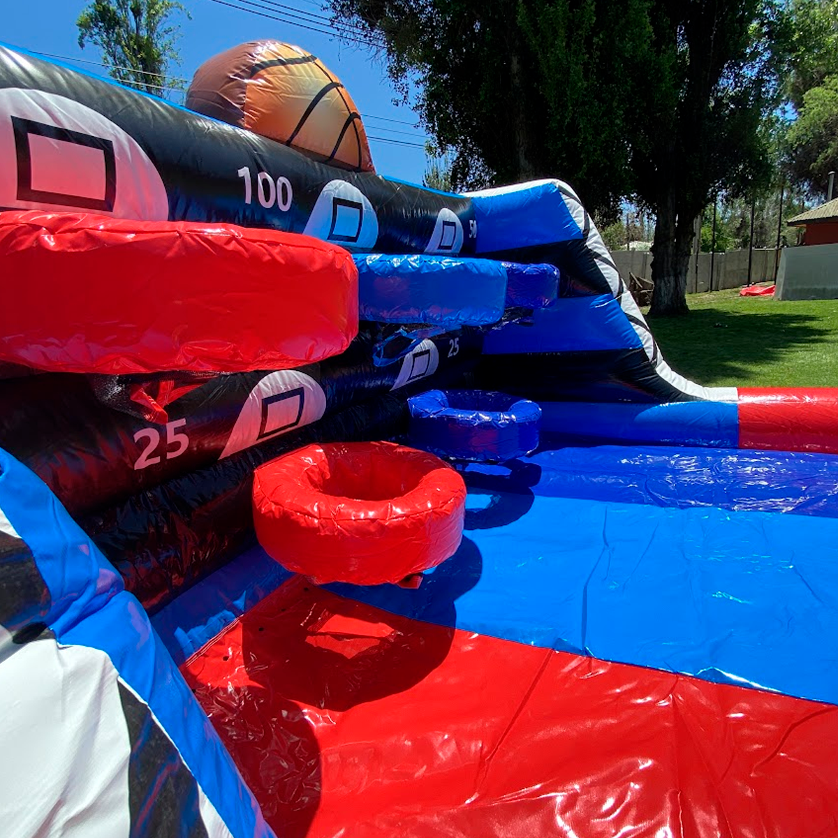 Arriendo juego de basquetball inflable 1 Arriendo juego de basquetball inflable 1
